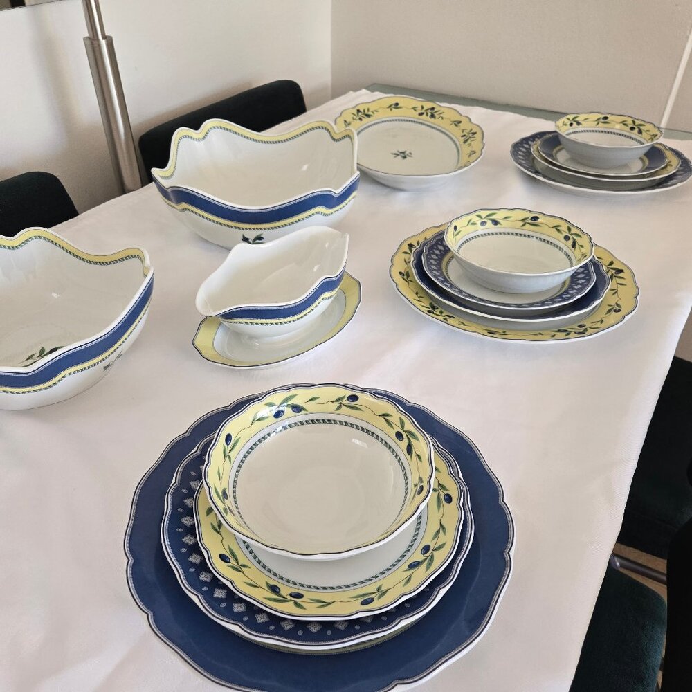 Wedgwood Tuscany Collection Dinnerware 12 place settings and 4 serving pieces